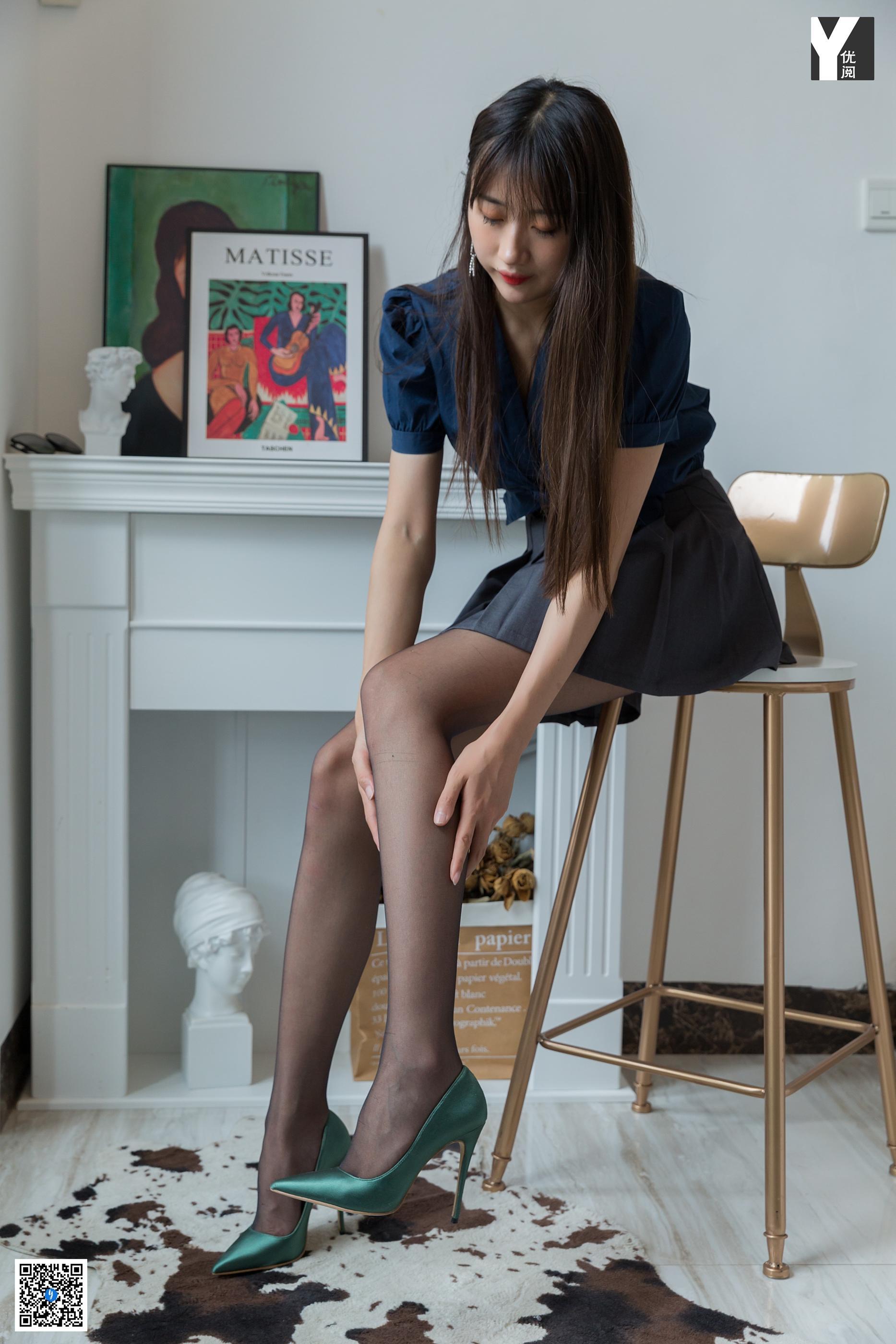 IESS异思趣向 - 模特：夏夏《御姐穿百褶裙》